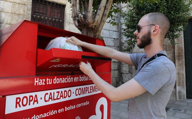 Cáritas espera recoger en Palencia 200 toneladas de ropa donada a lo largo de este año