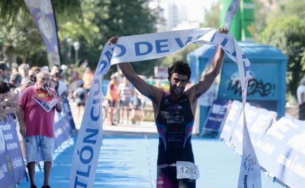 Viñuela y Marina Muñoz se imponen en el Triatlón Ciudad de Valladolid