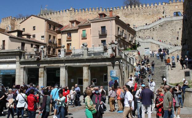 Segovia pretende contabilizar a través del wifi el número de turistas que pasan por el Acueducto