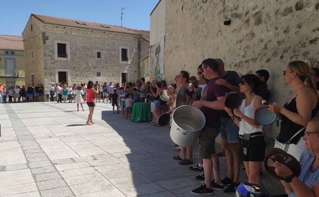El cura de un pueblo de Segovia llama a la Guardia Civil por una cacerolada durante la misa
