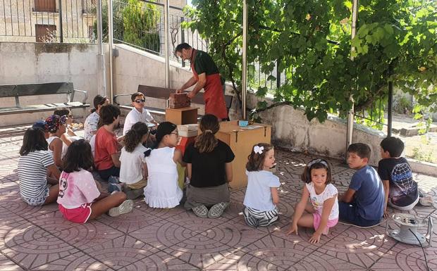 Barruelo del Valle, el pueblo sin niños censados que se repuebla en verano