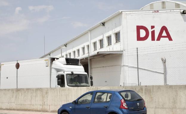 DIA vende a Alcampo 235 supermercados y dos naves logísticas situadas en Villanubla