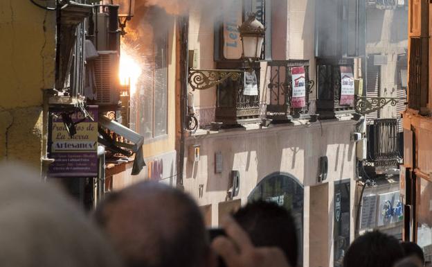 Susto en el centro de Segovia por las explosiones y el fuego en una caja de fusibles