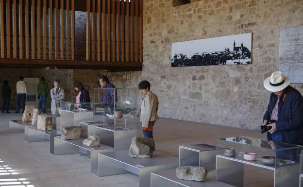 'Salamanca Dorada, Azul y Verde' sigue con visitas teatralizadas, observación astronómica y paseos