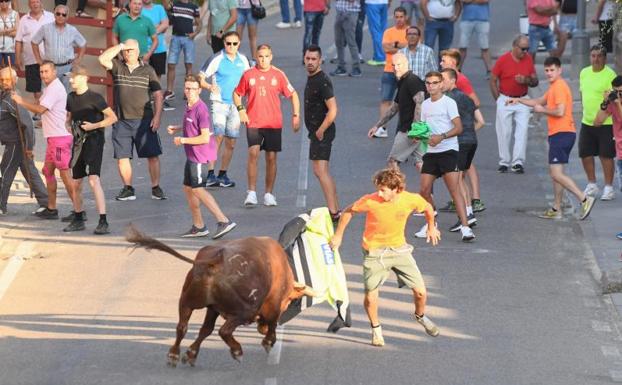 Corneado de gravedad un joven veinteañero en el encierro nocturno de La Seca