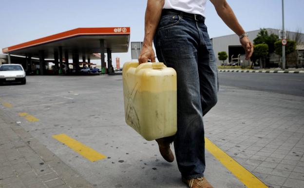 Apurar el depósito de gasolina puede salir muy caro