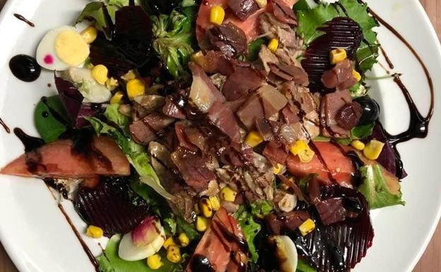 Ensalada de codorniz escabechada