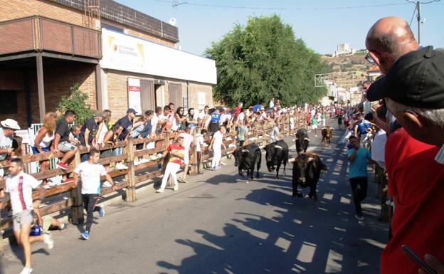 Música, toros y mucho calor en el segundo día de las fiestas de Íscar