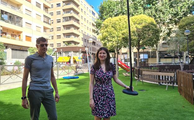 El Ayuntamiento de Salamanca renueva la zona de juegos infantiles de la plaza de Carmelitas