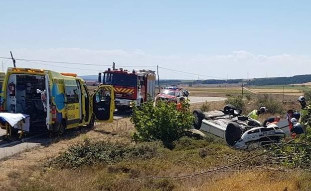 Un turismo vuelca en un aparatoso accidente en la provincia de Burgos