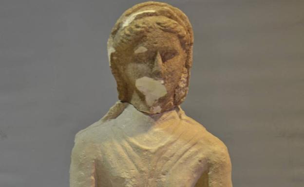 Confirman que la cabeza encontrada en los Almadenes corresponde a la escultura sedente hallada en 2019