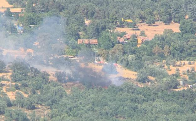 Investigan sendos incendios en La Granja y Navas de San Antonio