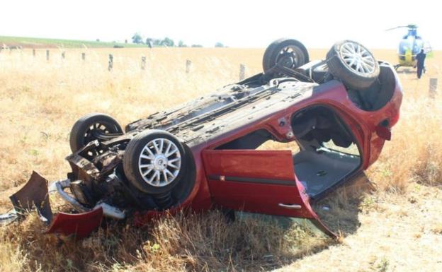 Herida una mujer tras volcar su turismo en Matilla de los Caños del Río, en Salamanca