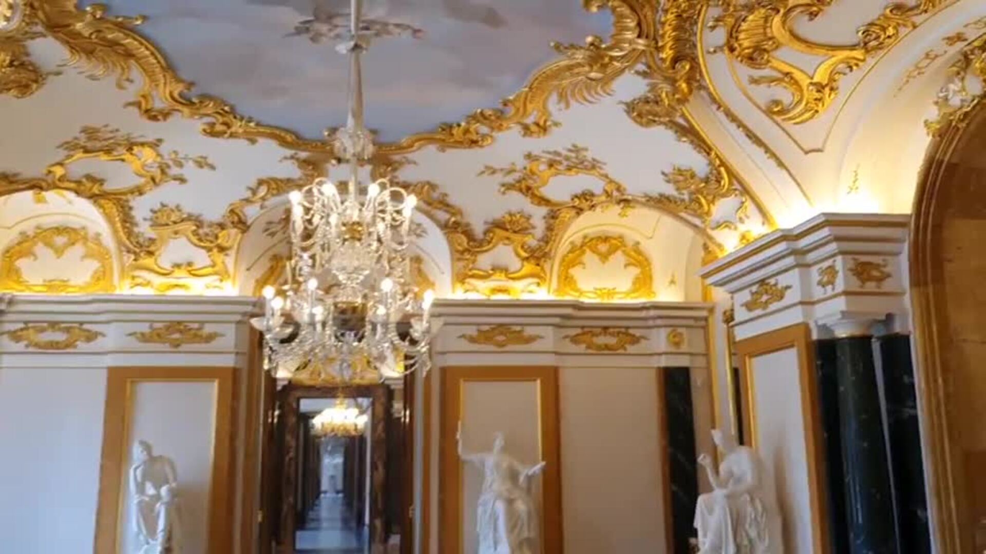 El Apolo de la Granja de San Ildefonso recupera su dedo meñique
