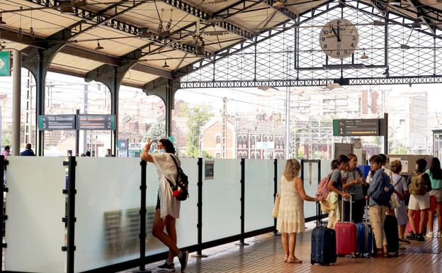 Activada la adquisición de bonos gratuitos de trenes en 13 trayectos de Castilla y León