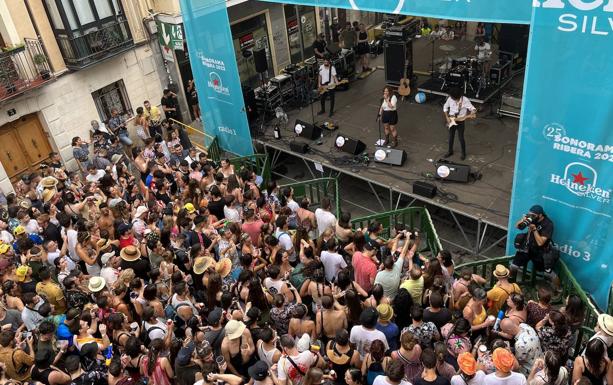 Rozalén protagoniza la noche del festival ante un público intergeneracional