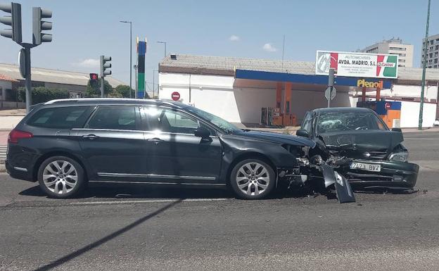 Al menos un trasladado al hospital tras el choque de dos vehículos en el polígono de Argales