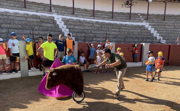 Los más pequeños disfrutan del mundo de los toros con Verano en Guijuelo