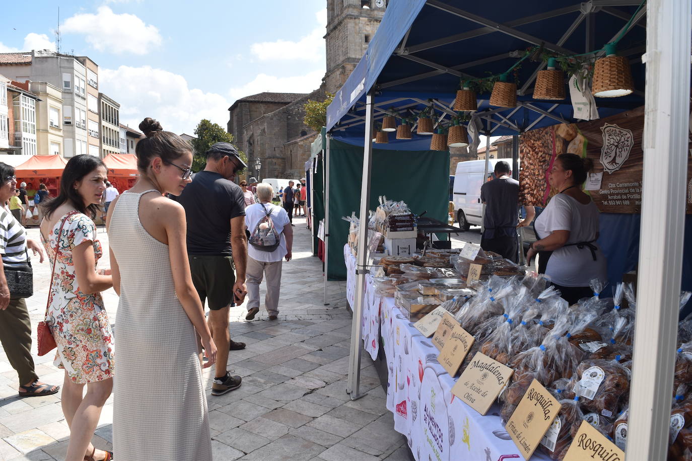 La Feria del Dulce de Aguilar de Campoo registra buenas ventas