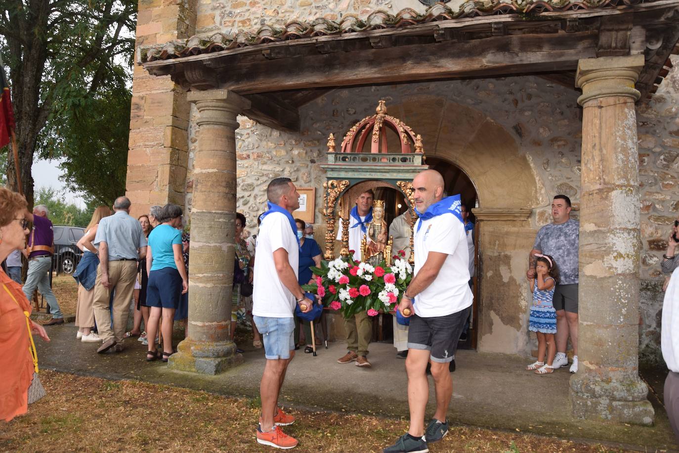 La Virgen de Areños ya está en la parroquia de Velilla para las fiestas