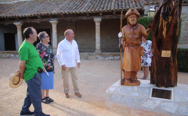 Valverde de Campos inaugura la escultura homenaje al peregrino