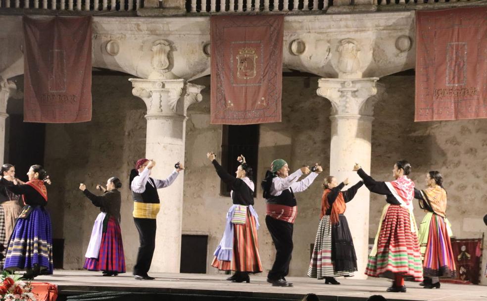 Corregidora oficial al ritmo del folclore popular