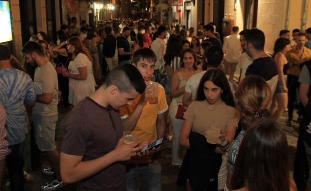 La hostelería de Segovia reclama firmeza ante la permisividad de botellones en fiestas