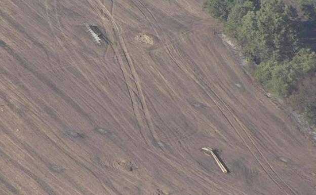 La caída de varias torretas eléctricas provocó el incendio forestal del sábado en Becerril