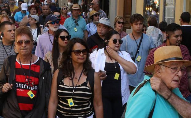 Las propuestas vespertinas y nocturnas retienen al turista en el puente de Asunción