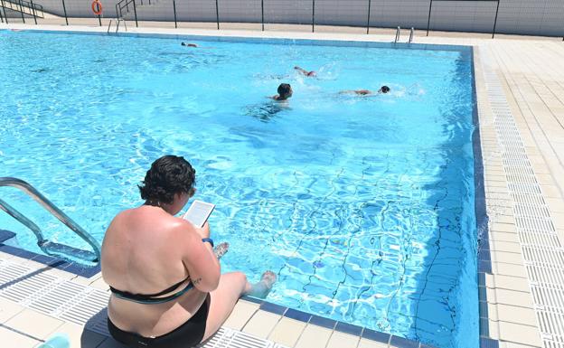 Cómo proteger tu piel del salitre del mar y del cloro de la piscina