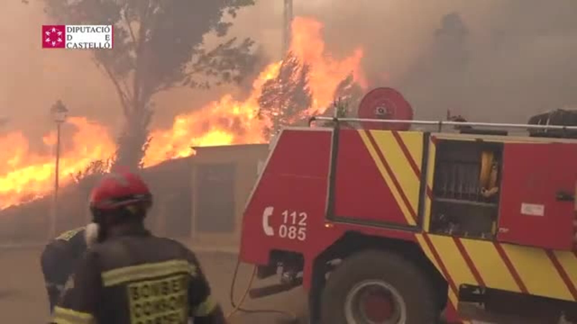 El aterrador vídeo que muestra a los bomberos de Castellón huyendo de una lengua de fuego