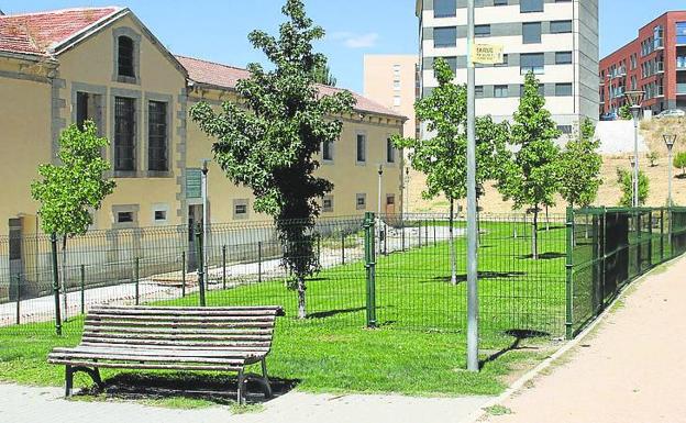 Comienza la instalación de nuevas áreas caninas en seis puntos de la ciudad