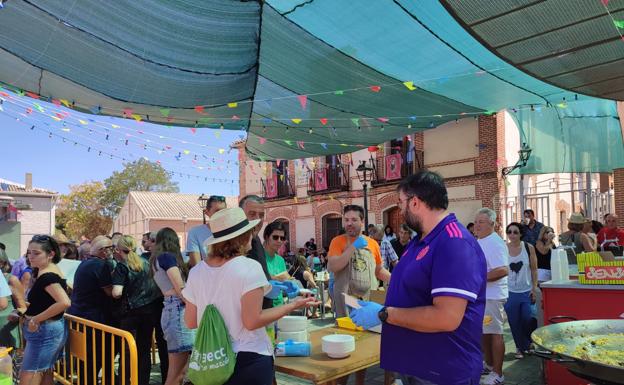 Hornillos de Eresma arranca sus fiestas con una gran paella solidaria