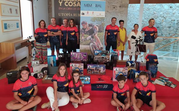La Asociación Jesús Negro entrega en Urueña 4.000 euros en material didáctico al Clínico