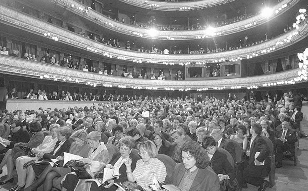 1999: Renace el Calderón con madrina de honor