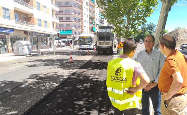 El Ayuntamiento de Salamanca refuerza el asfalto de 19 calles en once barrios de la ciudad