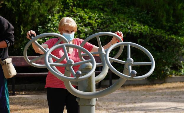 Cerca de 10.000 salmantinos se suman a las actividades municipales de parques y paseos saludables