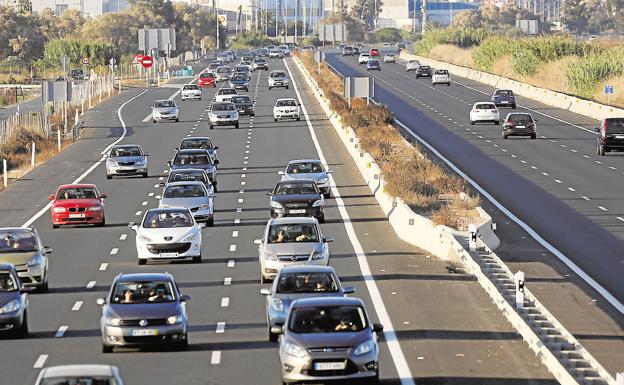 Circular así en autovía es ilegal pero pocos conductores lo saben