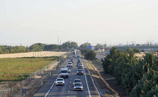 Dos heridas y siete kilómetros de retenciones en la A-62 entre Cabezón y Trigueros