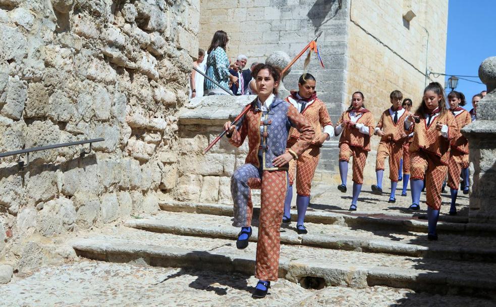 Villamediana baila una de las danzas más antiguas de la provincia