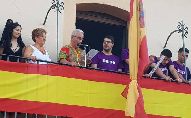 Sauquillo de Cabezas se resiste a despedir a su párroco de la última década