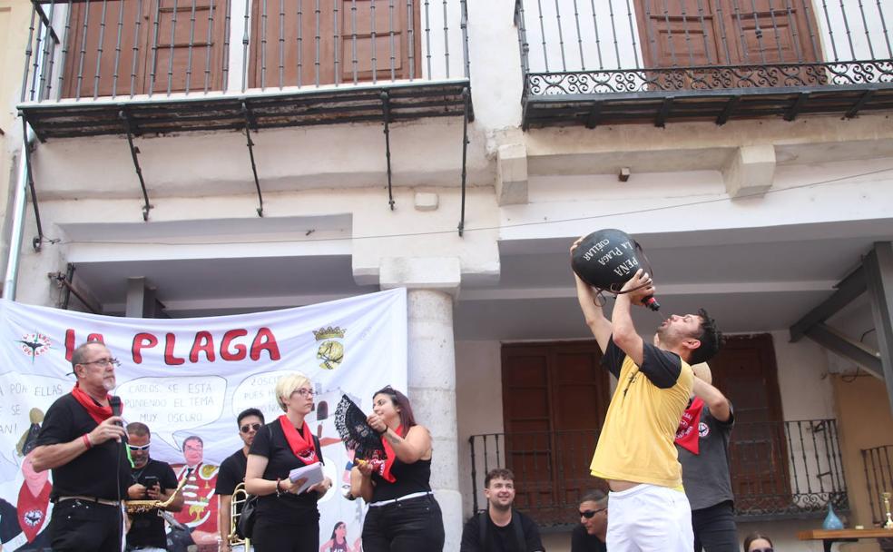 La Plaga vuelve a empinar el codo