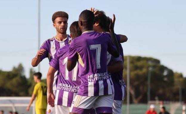 Promises players celebrate a goal during the Diputación Trophy