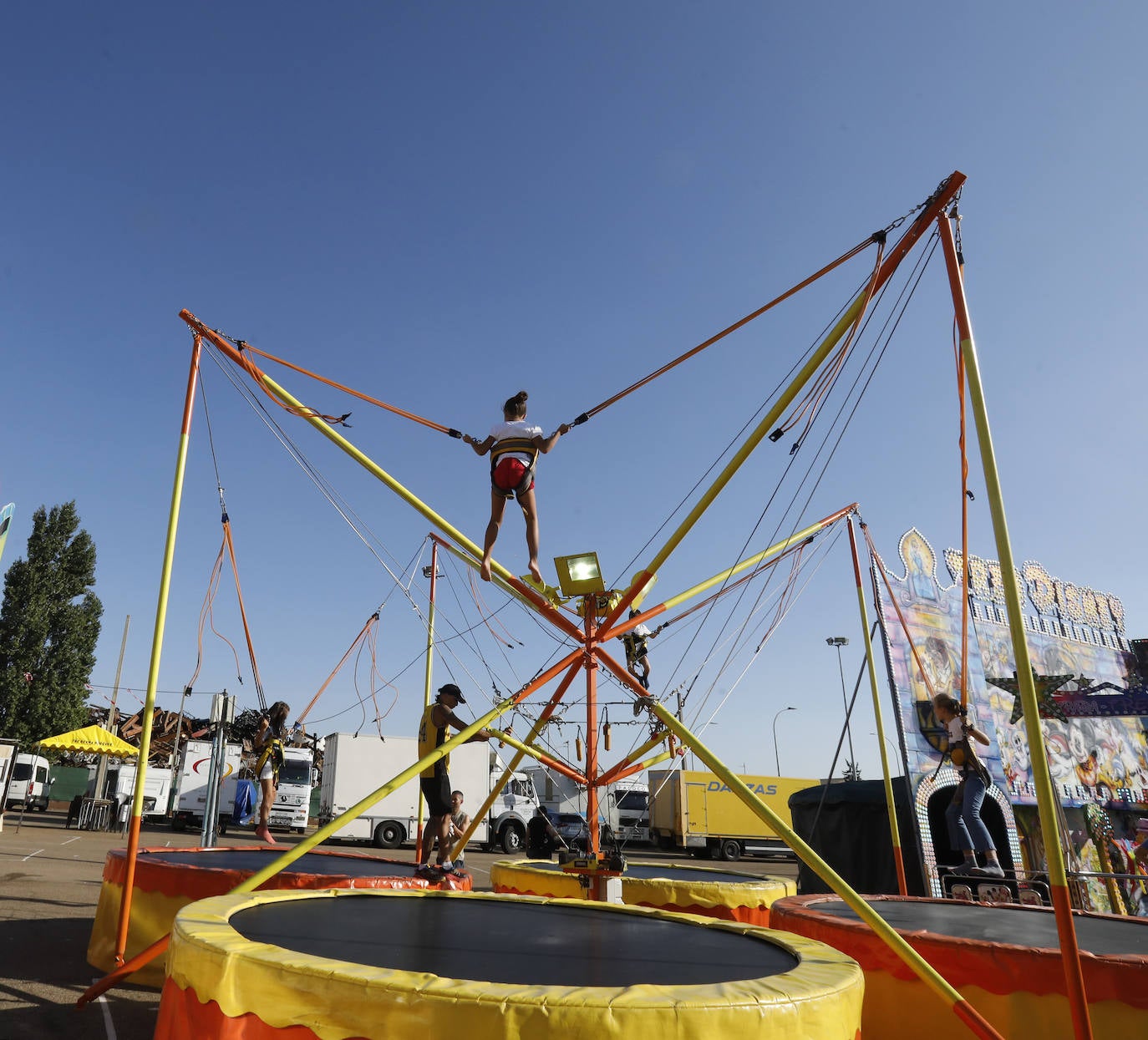 Los palentinos disfrutan de las 58 atracciones de la Feria