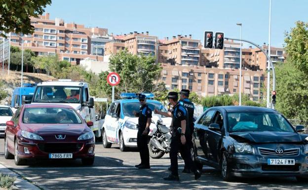Herida una mujer tras la colisión de tres coches en Parquesol, a la altura de la BMW
