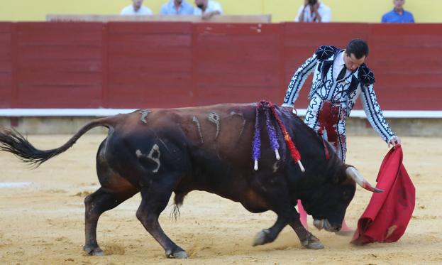 Un Luque pletórico indulta en la goyesca de San Antolín