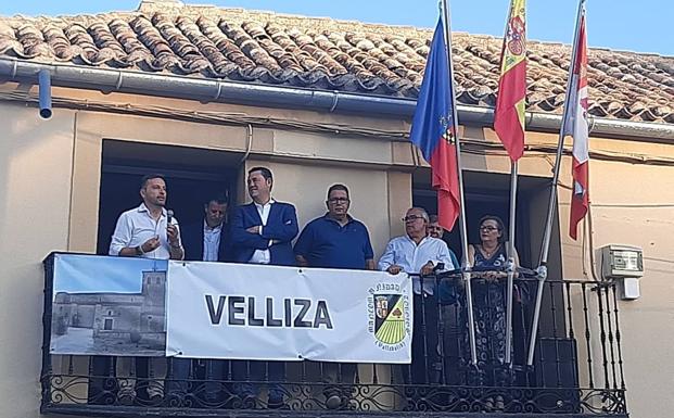 Velliza arranca sus fiestas con la algarabía de las peñas
