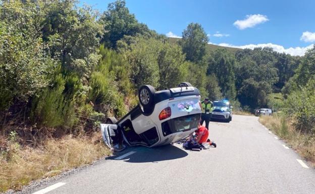 Herido un varón de 70 años al volcar con su turismo en la provincia de Zamora