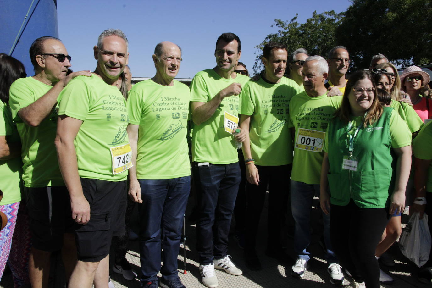 Los vecinos de Laguna de Duero participan en la I Marcha Solidaria contra el Cáncer