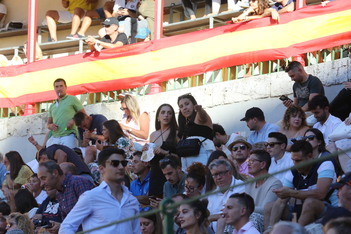 Búscate en las gradas de la plaza de toros de Valladolid (1/3)